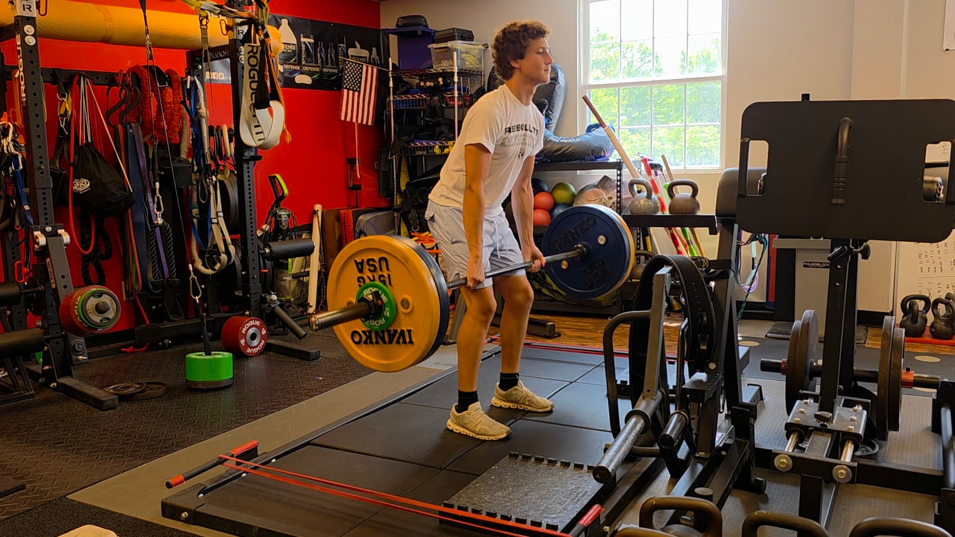 Athlete performing a deadlift at VVV Athletics